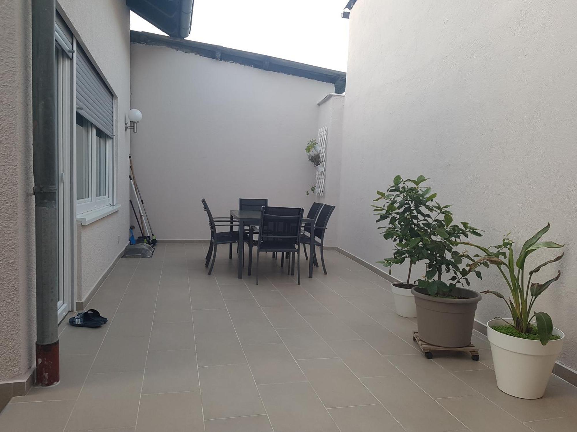 Business Class Homestay *